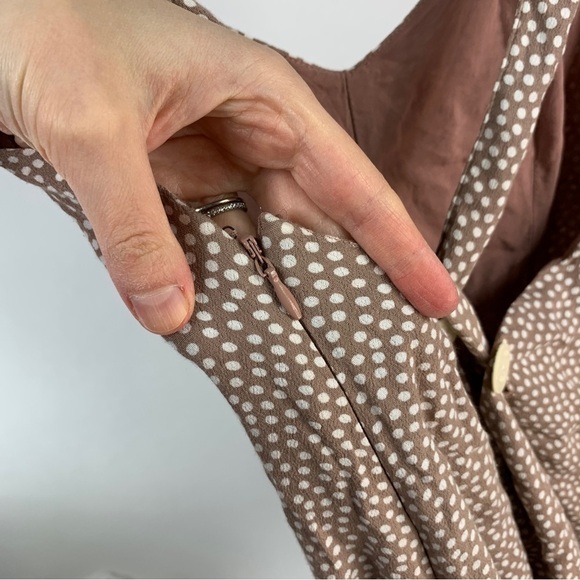 Urban Outfitters Daphne polka Dotted Cross-Back Button Romper Jumpsuit Playsuit - Picture 9 of 10